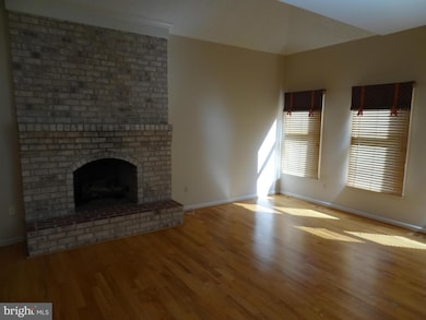 7854 Rockburn Dr, Ellicott City, MD 21043 - photo 4