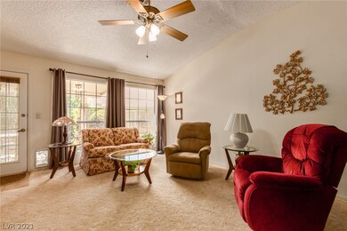 ~THIS FAMILY/LIVING ROOM HAS SO MUCH PERSONALITY~B