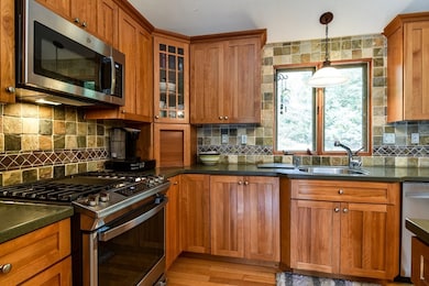 10 Barry Dr, Ashland, MA 01721 - photo 3