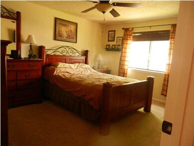 Master Bedroom w/walk in closet