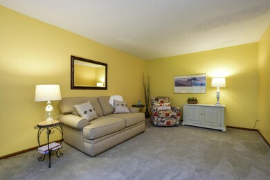 005-photo-living-room-7349550