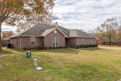 543 Ashwood Bend, Lufkin, TX 75904 - photo 2