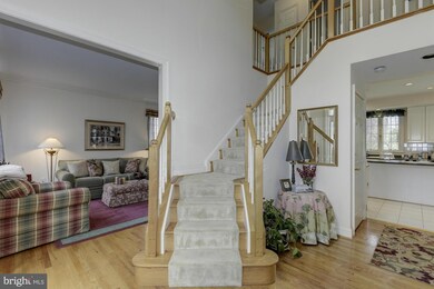 8915 Falls Farm Dr, Potomac, MD 20854 - photo 2