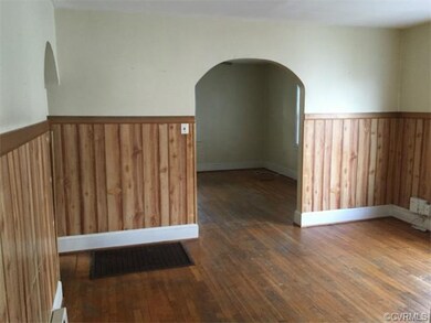 Fantastic Hardwoods Look Good in Front Rooms.