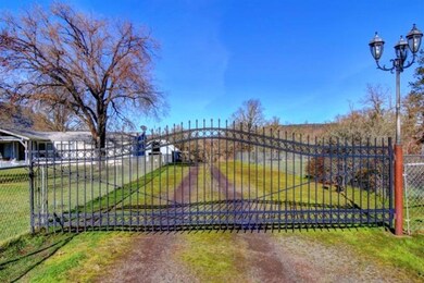 8085 High Banks Rd, Central Point, OR 97502 - photo 2