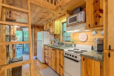 Great galley kitchen with stainless steal farm sin