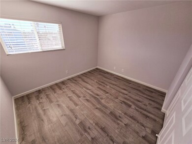 4360 Twin View Cir unit 3, Las Vegas, NV 89121 - photo 2