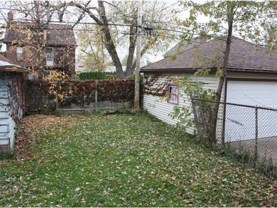 Yard/Garden Fully fenced backyard