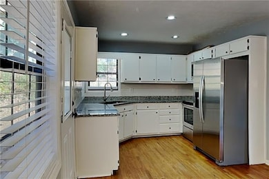 4304 Falcon Crest Dr, Flowery Branch, GA 30542 - photo 4