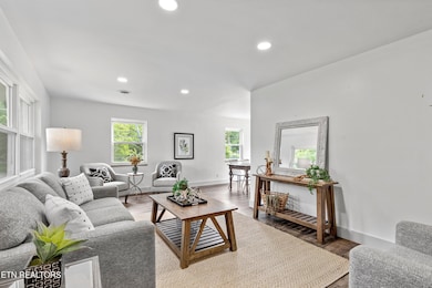 4525 Fawnie Ln02 (3)[3000]