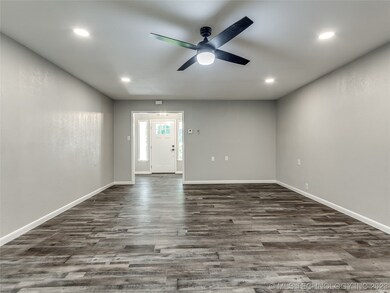 1501 N Fox St, Chouteau, OK 74337 - photo 7