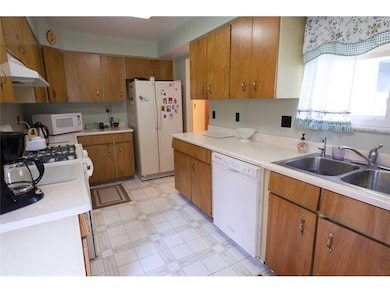 Kitchen. Nice sized eat-in kitchen