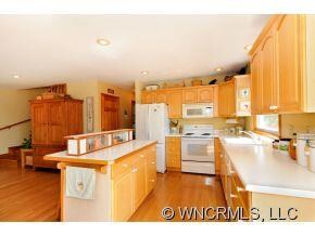 Open Kitchen - great storage