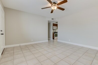 2433 W Gregory St-12