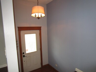 9 Ft Ceilings Through Out