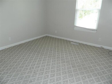 1010 Ravenwood Dr, Lawrenceburg, KY 40342 - photo 2