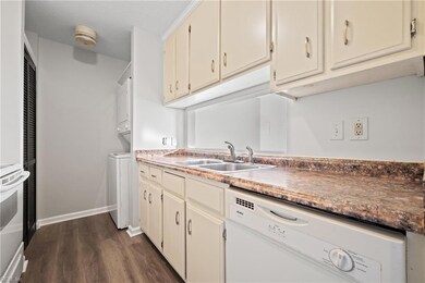 1 Penn Cir unit B, Newport News, VA 23606 - photo 5