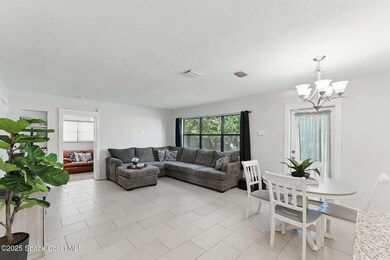 Living Room/ Dining