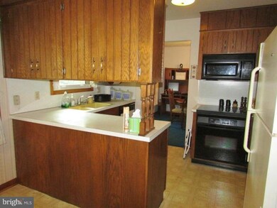 214 Edgewater Dr, Chambersburg, PA 17202 - photo 6