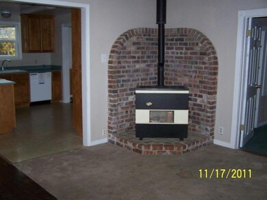 1221 SW I St, Grants Pass, OR 97526 - photo 2