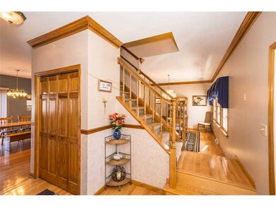 Entry/Foyer.
