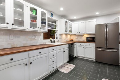 2 Carolyn St._W5_003