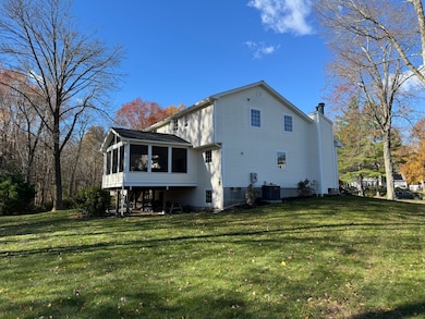 307 Trapper Cir, Windsor, CT 06095 - photo 4