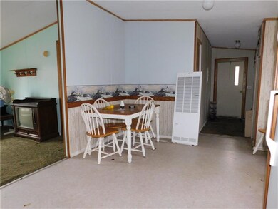 eat in section of kitchen