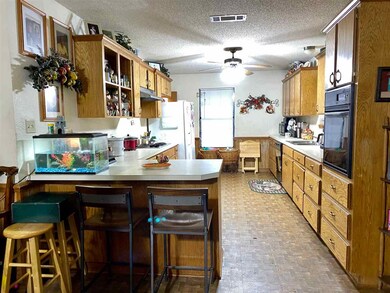 3001 Meadows Dr, Texarkana, TX 75501 - photo 2