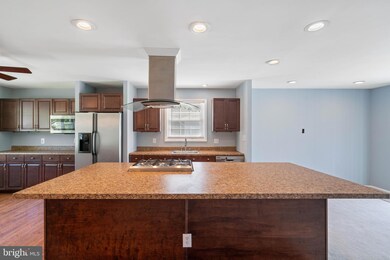 8710 Lagrange St, Lorton, VA 22079 - photo 5