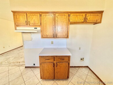 1103 E Kaniatobe Ln, Stigler, OK 74462 - photo 7