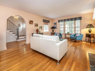 43 Amherst Rd, Port Washington, NY 11050 - photo 4