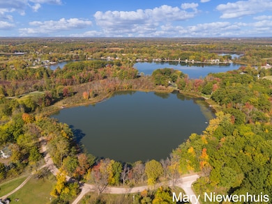 10652 Nugent Ave NE unit 8, Rockford, MI 49341 - photo 4