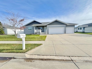 2757 Eastbrook Dr, Columbus, NE 68601 - photo 2