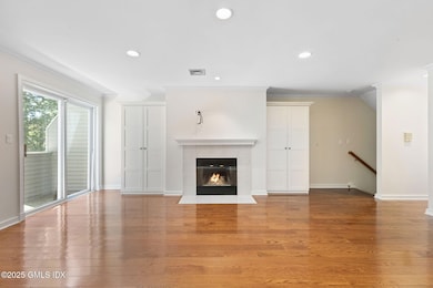 17-web-or-mls-453-e-putnam-ave-unit-1i