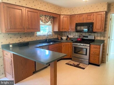 171 Winding Creek Way, Harleysville, PA 19438 - photo 6