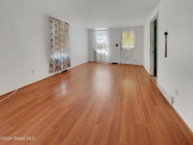 37 Cherry St, Glens Falls, NY 12801 - photo 3