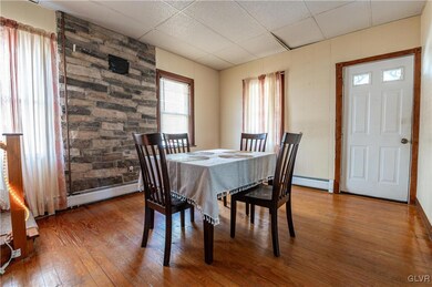 137 Buss St, Pen Argyl, PA 18072 - photo 3
