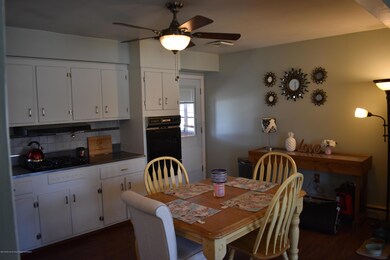 242 WILLOW KITCHEN 2