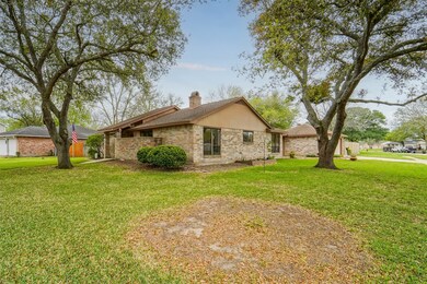 500 Belmont Dr, Friendswood, TX 77546 - photo 2