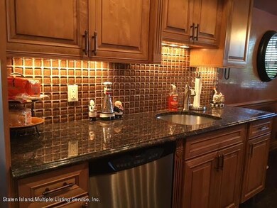 6 Revere Ln unit D, Staten Island, NY 10306 - photo 5