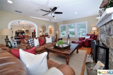 970 E Humphreys St, Seguin, TX 78155 - photo 6