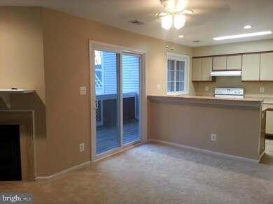 12893B Grays Pointe Rd unit B, Fairfax, VA 22033 - photo 5