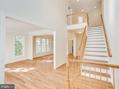 2122 Haycock Rd, Falls Church, VA 22043 - photo 2