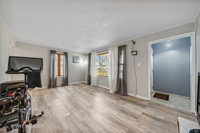 2302 Robin Ln, Rolling Meadows, IL 60008 - photo 3