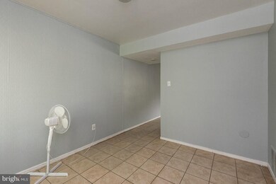 6720 Vermont Ct, Hyattsville, MD 20785 - photo 7