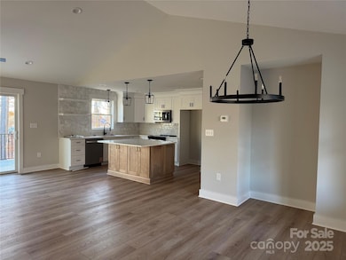 1928 Friendly Ln, Newton, NC 28658 - photo 2