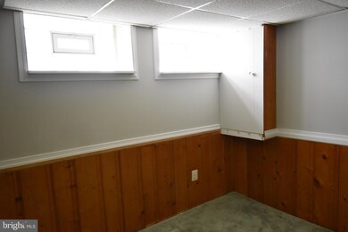 1226 Deanwood Rd, Parkville, MD 21234 - photo 4