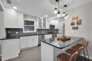 1335 Pine Grove Ct, Jacksonville, FL 32205 - photo 6