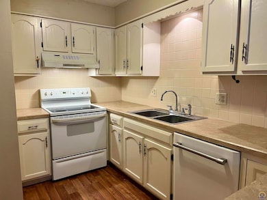 2004 Greenbriar Dr, Emporia, KS 66801 - photo 3